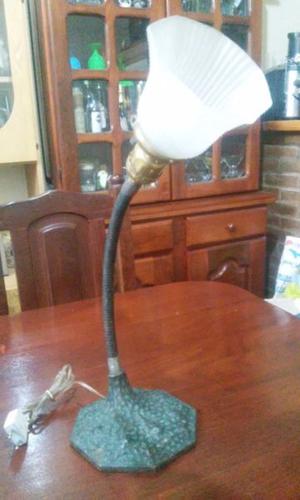 Antigua lampara de pie de bronce extensible con tulipa, Art