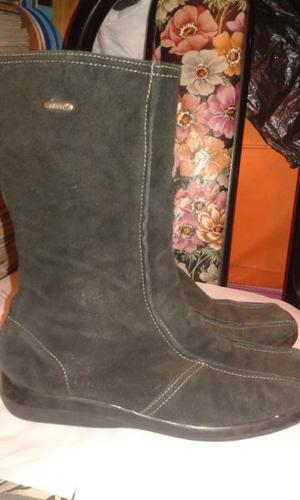 BOTAS DE GAMUZA MARCA MUAA