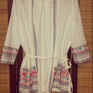 Kimono blanco bordado nuevo.