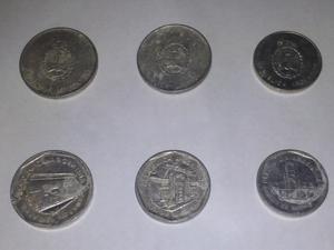 Monedas australes argentinos.