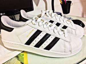 Superstar blancas y negras