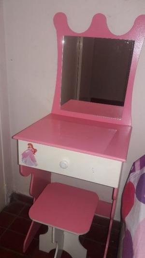 Vendo toilette de madera para niña