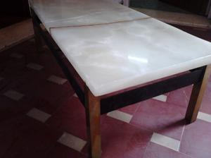 mesa ratona con base de marmol y patas de metal