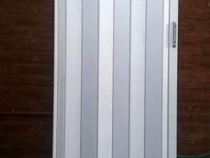 puerta plegadiza de pvc