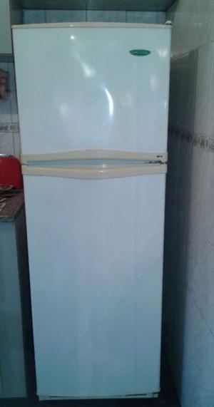 Heladera con Freezer Marca Saccol 4* usada