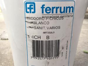 Inodoro marca Ferrum, para niños