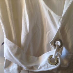 OSSIRA, remera blanca talle L, impecable,