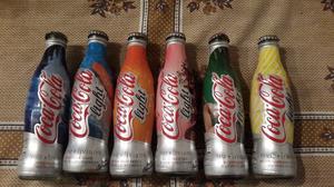 Seis botellitas Coca coleccionables.