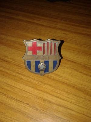 escudo antiguo de bronce del club Barcelona