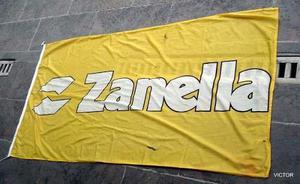 zanella bandera publicitaria de agencia con detalles