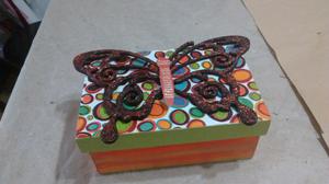 Caja con mariposa