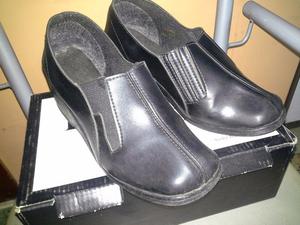 Mocasines cuero negro N  como nuevos, muy buen estado!