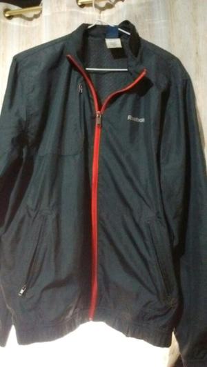 Campera deportiva rompeviento Reebok