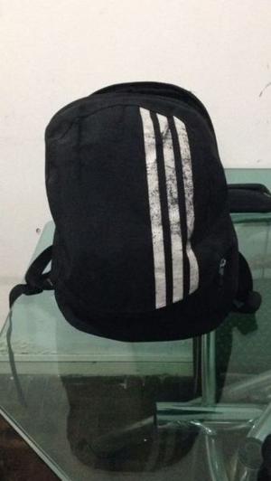 Mochila adidas usada