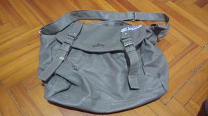 Cartera gris usada