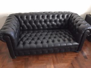 Sillon chesterfield hecho en cuero ecológico en perfecto