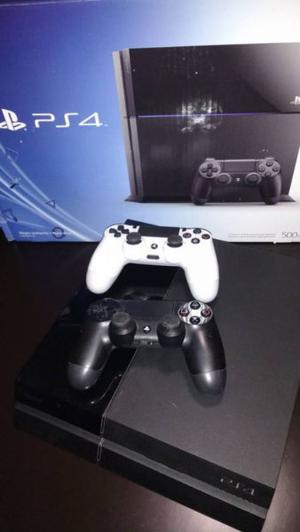 VENDO PS4- 2 Joysticks- EXCELENTE ESTADO!!