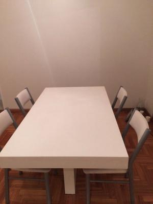 vendo hermosa mesa de madera laquada blanca +4 sillas en