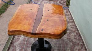 Mesas rústicas con madera lustradas