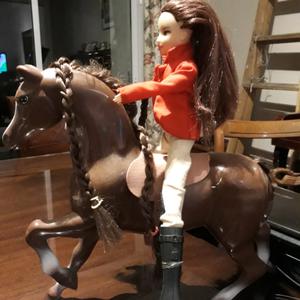 Muñeca amazona con su caballo