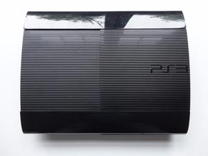 Playstation 3 Super Slim 250 GB + 3 juegos