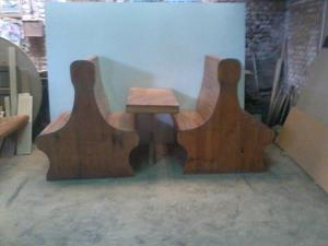 Sillones y mesa de madera