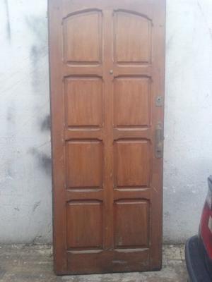 puerta de madera y marco brindado