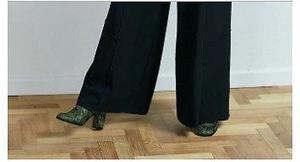 "zapato taco alto cuadrado verde oliva y negro- comodosNO