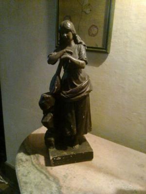 1 estatua antigua