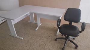 2 escritorios y 1 silla