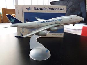 Avión a escala  Boeing  Garuda Indonesa