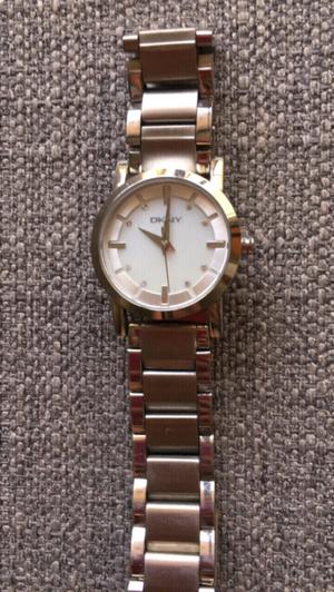 RELOJ IMPECABLE DE MUJER DKNY