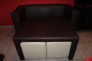 Sillon con mesa ratona acompañante y dos bancos