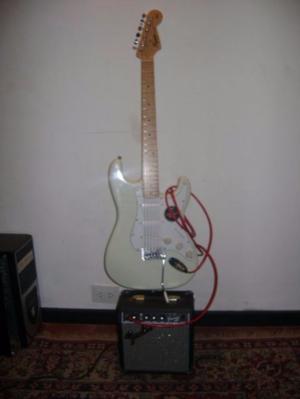 Squier Fender Strat California + Amplificador Fender 10g