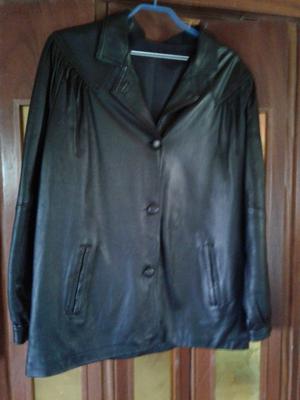 Vendo campera cuero de vaca negra Talle 4.Impecable