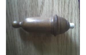 vintage perilla de velador de madera y contactos de bronce