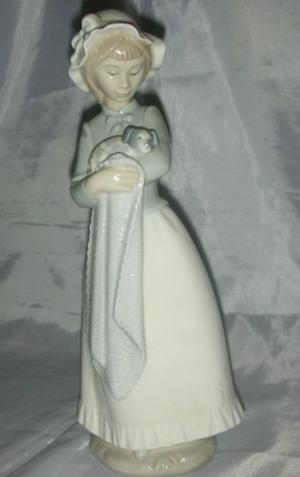 Figura de porcelana NAO España,26cm.Fees