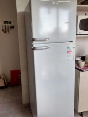 Heladera con freezer BRIKET