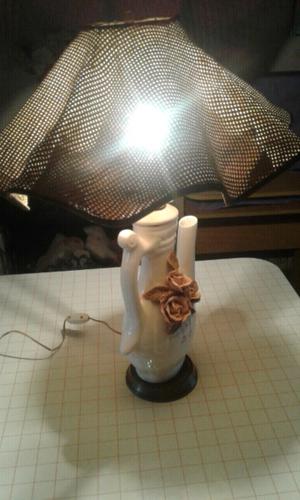 Lámpara antigua de mesa
