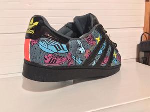 Vendo adidas superstar estampadas