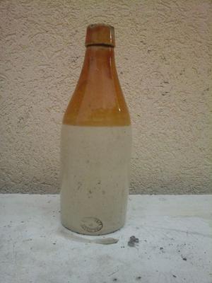 antigua botella de gress