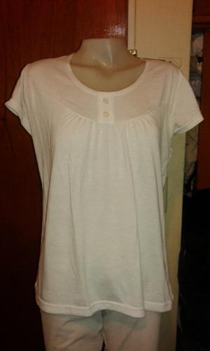 REMERA DE MODAL SUELTITA TALLE L /XL CON DETALLE