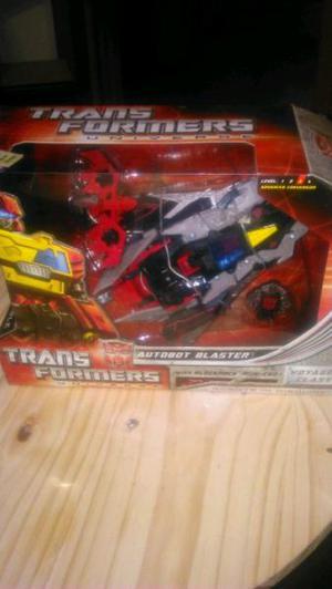 Transformers autobot blaster universe