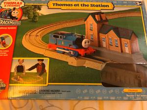 Tren Thomas con pista y estación