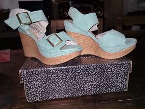 Zapatos con solo un uso.