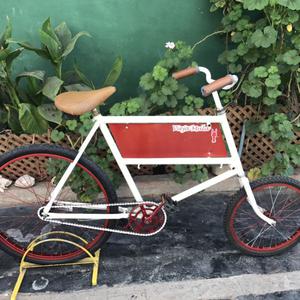 Bicicleta antigua de reparto sin cajon