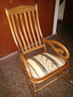 Silla mecedora de madera