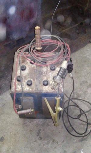 VENDO O PERMUTO MAQUINA DE SOLDAR ELECTRICA 150 AMP.