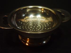 Colador De Té Con Base De Apoyo. Metal Plat. Toledo