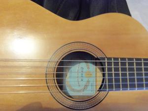 Guitarra criolla, marca Gracia, M5, con funda cuerina